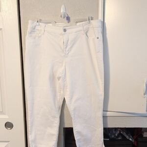 St. John's Bay White Capri Pants (20W)